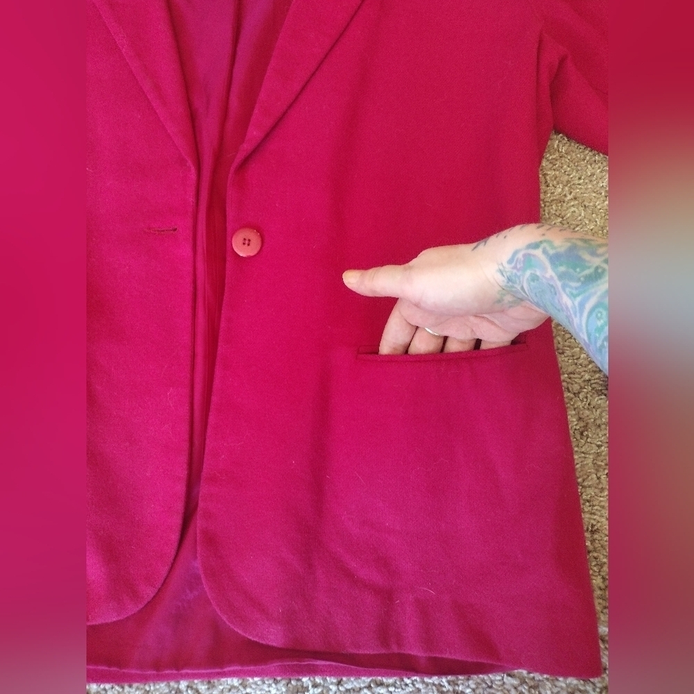Sag Harbor Vintage Blazer with Notched Lapels and Tailored Fit - Picture 3 of 8